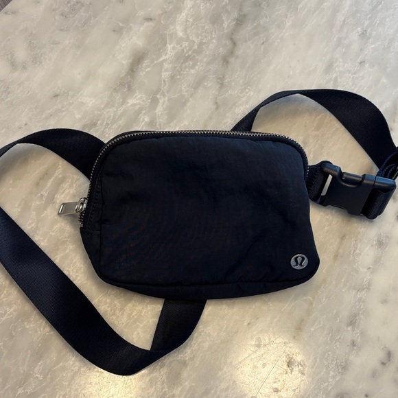 lululemon athletica Black Crossbody Bag - Picture 1 of 3